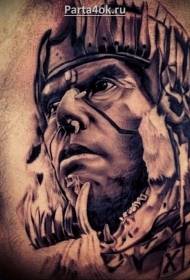 disegno del tatuaggio del ritratto di un uomo tribale nero grigio reale a coste laterali
