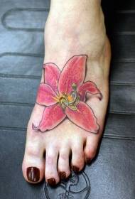 Intenziven vzorec roza lilijevih tetovaž