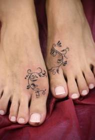 grappige totem tattoo foto van vrouwelijke wreef