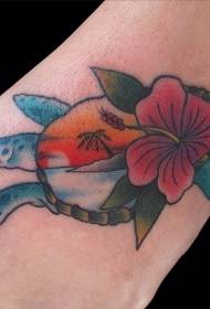 Kar színű hawaii teknős dekoratív tetoválás mintával