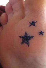 trzy proste wzory tatuaży z czarnej gwiazdy