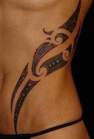 елегантен черен полинезийски тотемен модел на татуировка на странично ребро