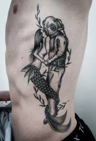 bočné rebro čierno-biele potápač s morskou pannou tetovanie