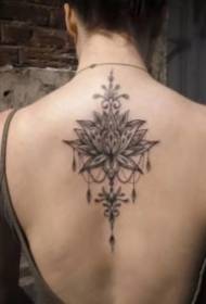 ragazze spine Spine Bello mudellu di tatuaggi di fiori di lotus