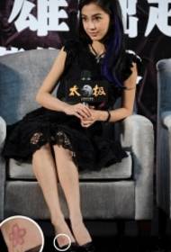 angelababy sağ ayaq kiçik çiçək döymə nümunəsi