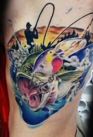 Retrato de cor costilla lateral con patrón de tatuaxe de peixe grande no gancho