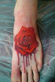 Оригинальная роспись татуировки красной розы на подъеме