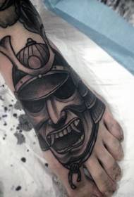 peito do pé preto guerreiro mal capacete tatuagem padrão