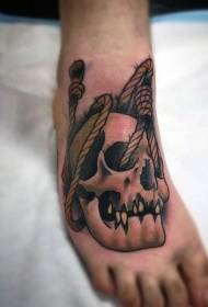 collo del cranio umano colore realistico con tatuaggio corda