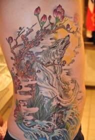 странична Ребра Азиски бел волк со обоена шема на тетоважа во боја