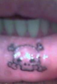 klein piraat tattoo-patroon op de binnenlip