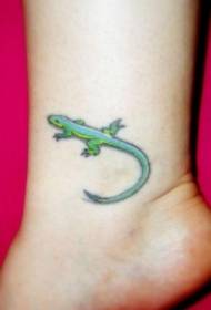 muundo mdogo wa rangi ya kijani ya lizard tattoo