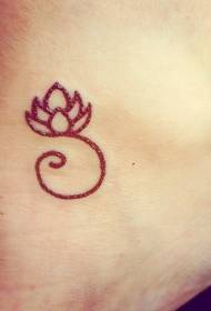 einfache klenge Lotus Tattoo Muster fir weiblech Féiss