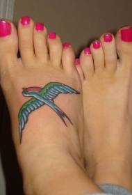 ženski uzorak boje lastavice tetovaža uzorak