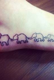 yksinkertainen musta ääriviivat norsu perheen jalka tatuointi malli
