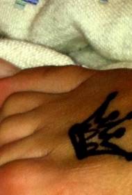 instep swarte dikke line kroan tattoo Patroon