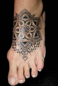 uros jalkapöydässä musta pyhä totem tatuointikuvio