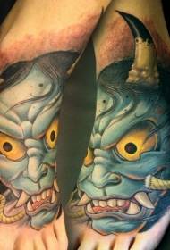 Najprej obarvani vzorec azijskih hudičev tatoo