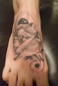 aranyos kézzel festett fekete kőris delfin tetoválás minta