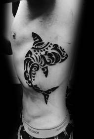 Zwarte totem haai tattoo patroon in ribben totem