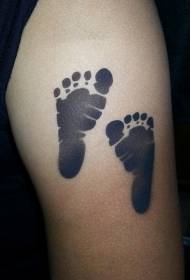 braccio tatuaggio modello di impronta del bambino nero