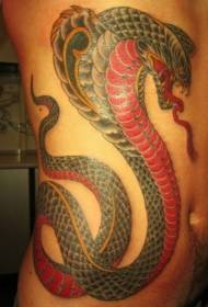 боковые ребра огромный красочный рисунок татуировки кобры
