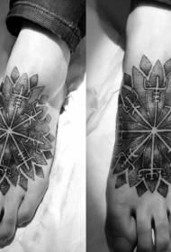 tatuatge de flor d'estil tribal gris gran estil