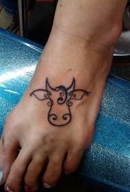 tatatueringsmönster för ko på den kvinnliga vristen