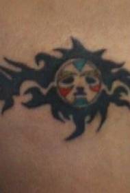 Pulsera tribal y patrón de tatuaje de cara triste de color