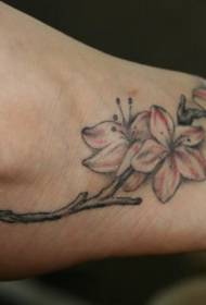 patrón de tatuaje de flor hermosa floración