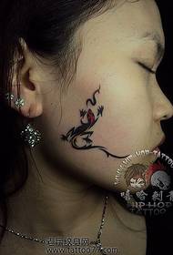 tatuaxe facial tótem alternativo patrón de tatuaxe gecko