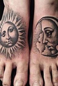 Kāpnes humanizēts retro saules un mēness tetovējums