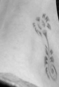 ຕີນສີຂີ້ເຖົ່າຂະຫນາດນ້ອຍຮູບແບບ tattoo dandelion