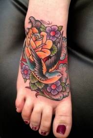 nárt staré školy malované vlaštovka květ tetování vzor