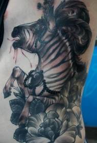 fiori bianchi neri sul lato della vita e immagini di tatuaggi di zebre