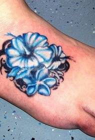totem de pied arrière avec motif de tatouage en hibiscus bleu d'Hawaï