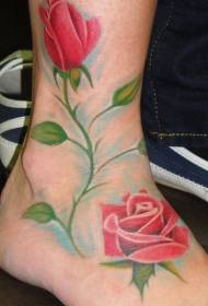 Naisen jalkaväri värinen ruusu tatuointi malli