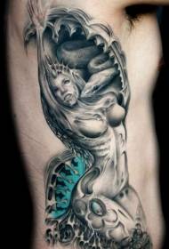 femme sexy côte côte avec motif tatouage serpent
