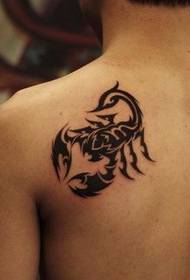ຮູບແບບ tattoo Totem scorpion shoulder handsome
