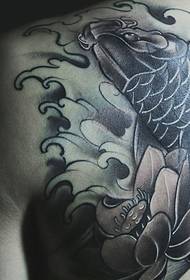 rinta komea musta harmaa kalmari tatuointi tatuointi