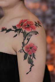 Mädchen Schultern in voller Blüte Tattoo Tattoo Tattoo