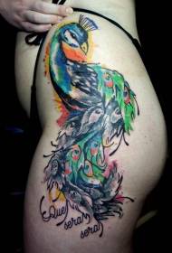 patrón de tatuaje de pavo real hermoso brillante muslo