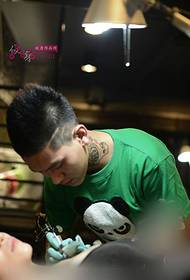 skjønnhet skulder diamanter Tattoo scene