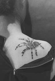 性感女神肩膀落着一只蜘蛛3d纹身