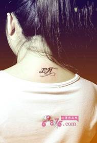 merginos nugaros kaklas šviežias angliškos tatuiruotės paveikslas