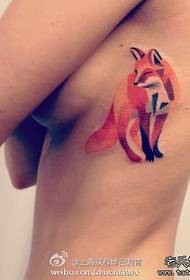 ubuhle ecaleni kwesifuba isitayile somlinganiso we-fox tattoo