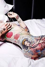 sānos sievietes portrets tetovējums gulta skaistuma raksts atzinības attēls