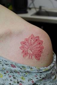 nyekundu peacock nzuri bega mfano wa tattoo