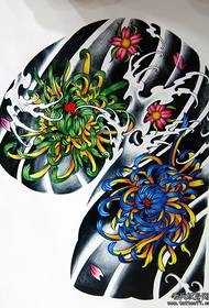 Кытай классикалык салттуу жарым-төш хризантеманы тату кол жазмасынын үлгүсүн дисплей