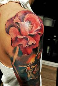 рамената реална и нежна тетоважа со роза